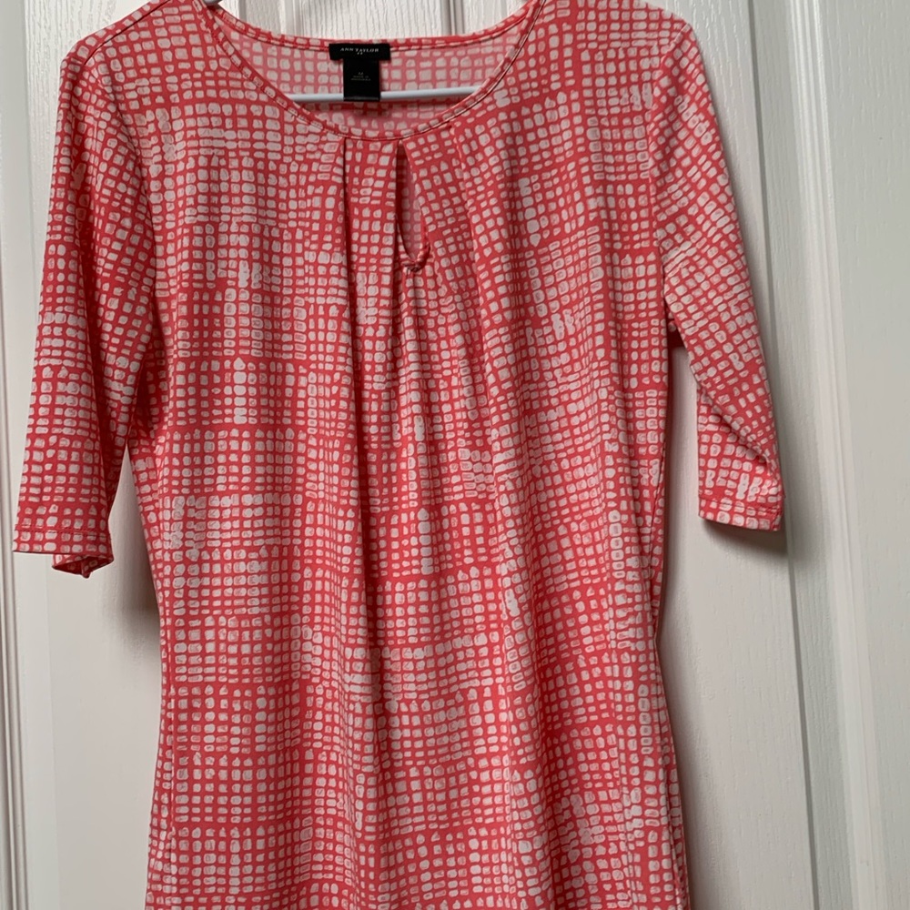 Medium Ann Taylor salmon colored top.